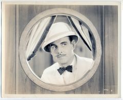 Cornelius Keefe interpreta Capt. Whitney (uncredited)