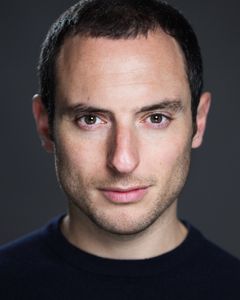 Daniel Ben Zenou interpreta Avner Shalev