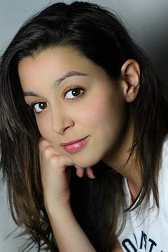 Violette Barratier interpreta Étudiante Fac