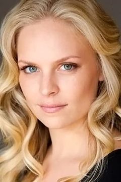 Trish Coren interpreta Nurse Holden