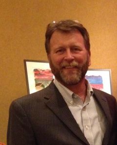 Tim Aydelott interpreta Special Forces First Sargent