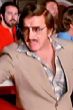 Oswaldo Calvo interpreta Bar Owner