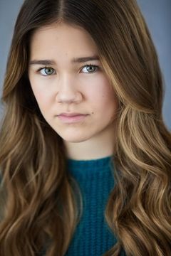 Brooklyn Rae Silzer interpreta Sophie Larson