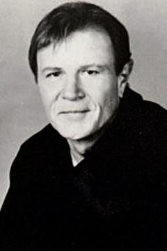 Benjamin Hendrickson interpreta Daniel, Phyllis' Boyfriend