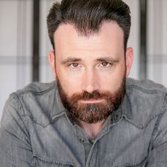 Marc D. Donovan interpreta Video Assistant