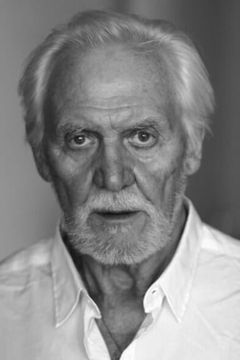 Wolfgang Hübsch interpreta Karl Huber