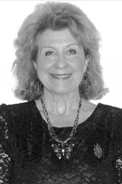 Jacquee Storozynski-Toll interpreta Dagenham Striker