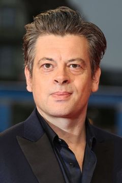 Benjamin Biolay interpreta Victor Hugo