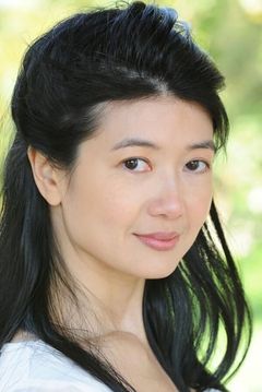 Jennifer Lim interpreta Miss Kwan