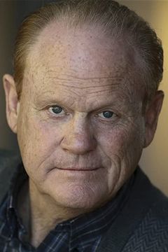 Dan Hewitt Owens interpreta American IMF Man #1