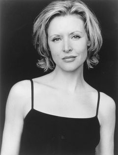 Kristen Shaw interpreta Abby