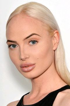 Andzelika Bobrova interpreta Model (uncredited)