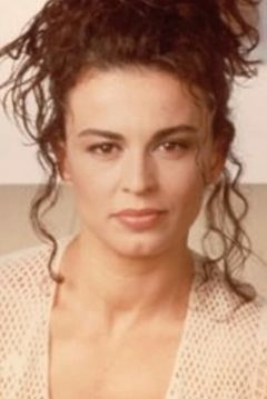 Anna Maria Petrova interpreta Linda