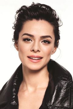 Özge Özpirinçci interpreta Duygu