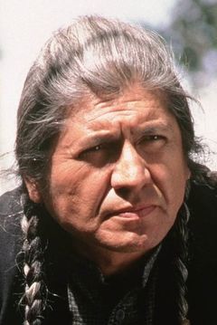 Gordon Tootoosis interpreta John