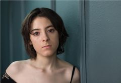 Samantha Rodes interpreta Zizi the Pinhead