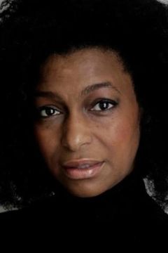 Sandra James-Young interpreta Marjory
