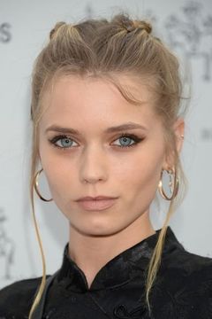 Abbey Lee interpreta Cody