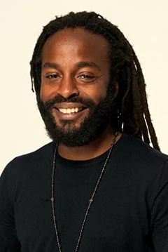 John Forte interpreta Middle Tier Guy