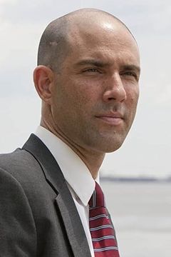 Gonzalo Menendez interpreta Lieutenant