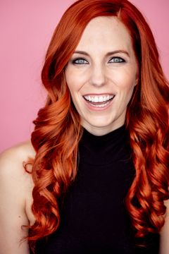Ali Williams interpreta Astrid