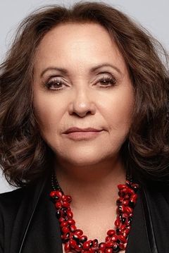 Adriana Barraza interpreta María Beltrán