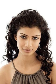 Tina Desai interpreta Sunaina