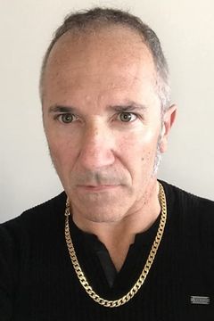 John Specogna interpreta FBI Agent