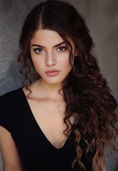 Mellany Barros interpreta Katelyn Ogden
