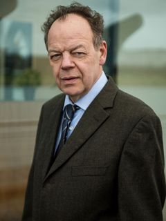 Pierre Shrady interpreta Eberhard Fritsch