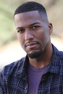 Brian A. Prince interpreta Predator