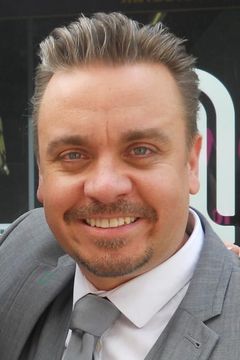 Lee Boardman interpreta Nadin's Constable