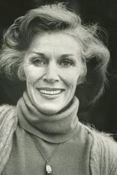 Nan Martin interpreta Nun
