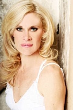 Leigh Torlage interpreta Female Dancer