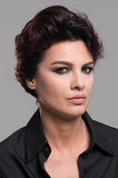 Feride Çetin interpreta Zehra Şadoğlu