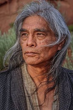 Joseph Runningfox interpreta Iroquois Indian