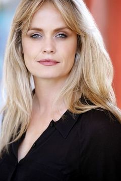 Sandra Lindquist interpreta Bartender