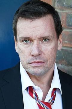 Mark Carroll interpreta Male Ensemble