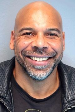 Patrick Kodjo Topou interpreta Tyson