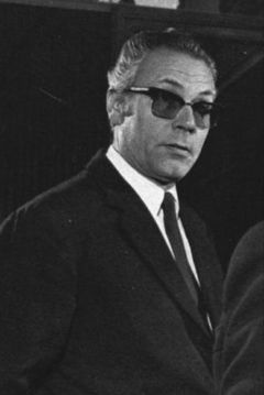 Domenico Demitri interpreta Man at Reception Area (uncredited)