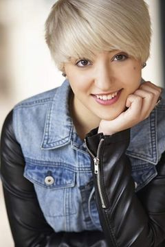 Isabella Peregrina interpreta Sister Sarah (voice)