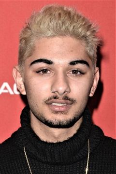 Mark Indelicato interpreta Mickey