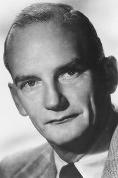 Millard Mitchell interpreta R.F. Simpson