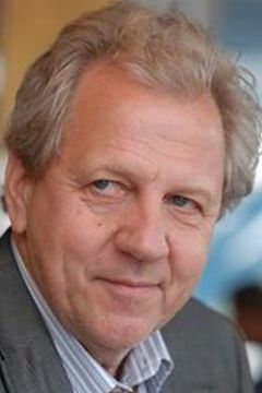Hubert Damen interpreta Sir Fons