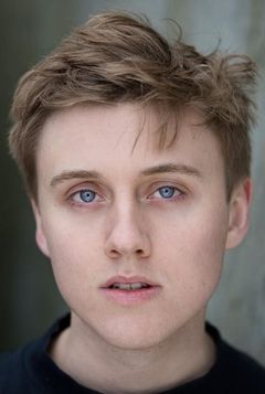 Jacob McCarthy interpreta Christopher Villiers