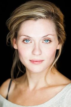Carolin Stoltz interpreta Hotel Nurse