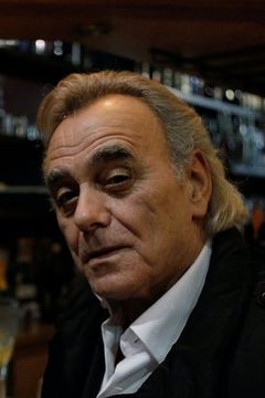 Alban Ceray interpreta Michel
