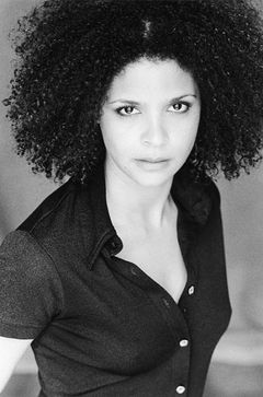 Marie-Alise Recasner interpreta Alice Jackson