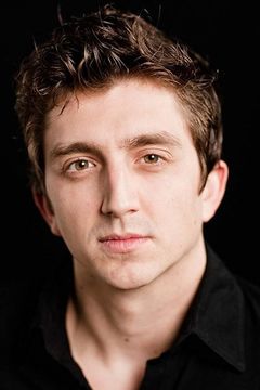 Sean McGrath interpreta Frat Boy
