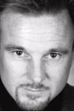 Nick Meaney interpreta Thug